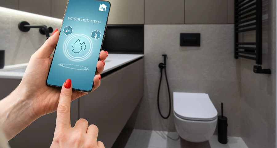 Smartphone app notifies homeowner of a water problem